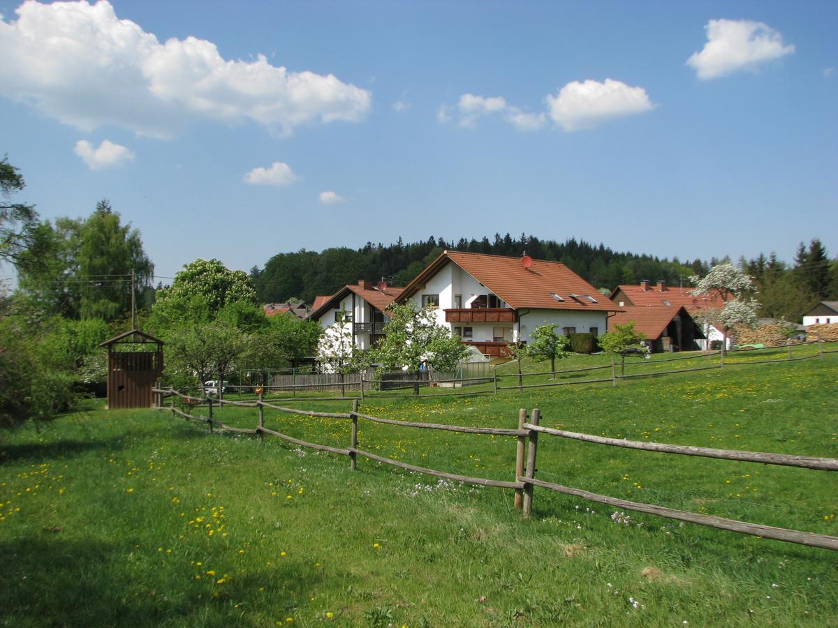 Gasthaus Und Ferienwohnungen Zum Engel Waldbrunn  Exterior foto