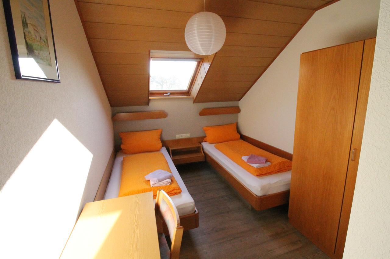 Gasthaus Und Ferienwohnungen Zum Engel Waldbrunn  Zimmer foto