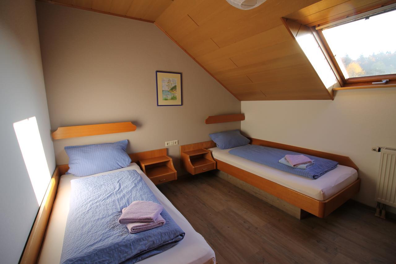 Gasthaus Und Ferienwohnungen Zum Engel Waldbrunn  Zimmer foto