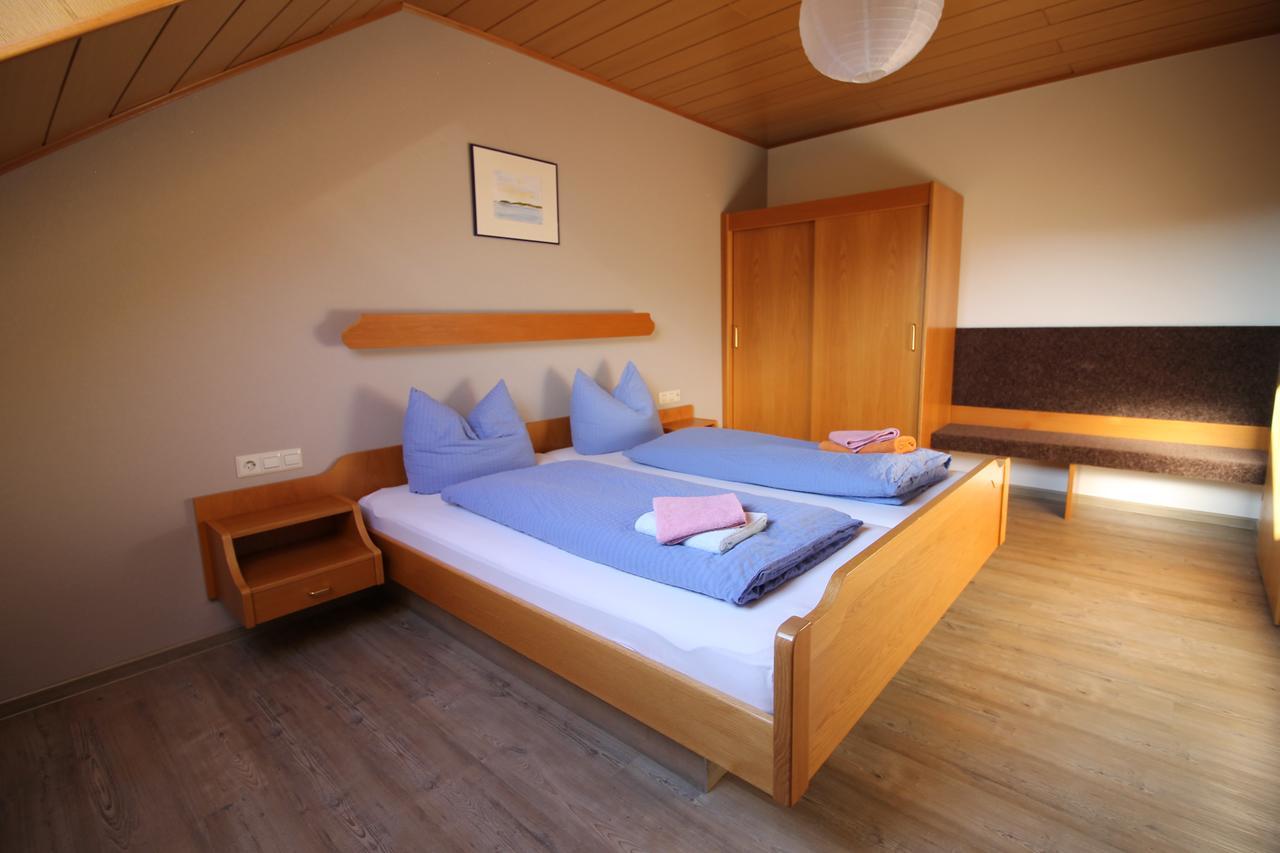 Gasthaus Und Ferienwohnungen Zum Engel Waldbrunn  Zimmer foto