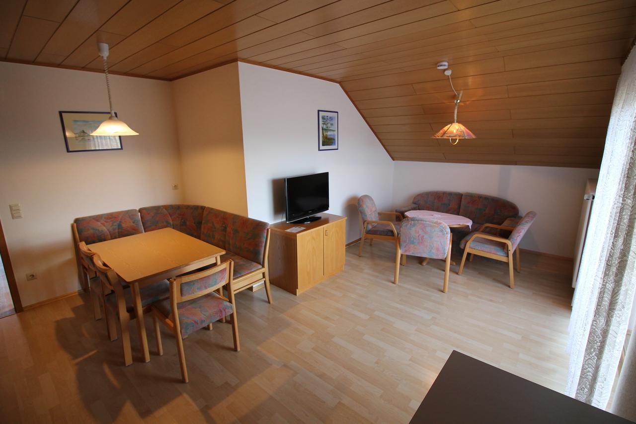 Gasthaus Und Ferienwohnungen Zum Engel Waldbrunn  Zimmer foto